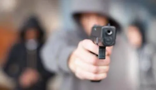Amarran a guardias para robar en la preparatoria Lázaro Cárdenas