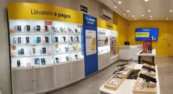 A punta de pistola, dos sujetos hurtan 19 celulares y dinero en efectivo, en MacroPay de Plaza Dorada