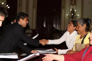 Ayuntamiento de Puebla entrega escrituras a ciudadanos de colonias municipalizadas