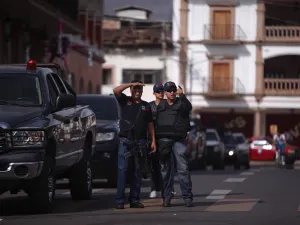 Trasladan a penal de Nayarit a 44 detenidos en Apatzingán