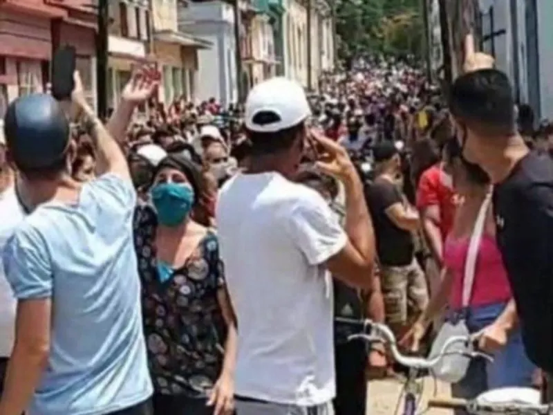 Miles de cubanos salieron a las calles para protestar contra el Gobierno de la isla