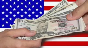Se desacelera economía de EU pero destaca gasto de consumidores
