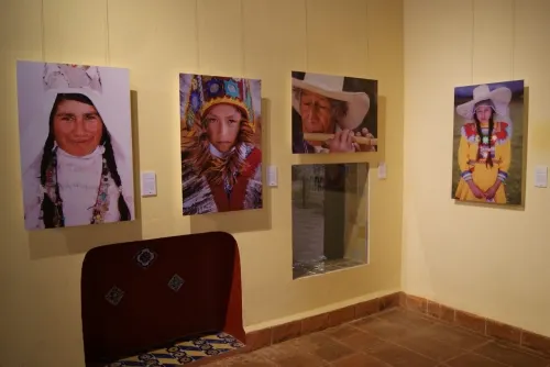 Muestra ex Convento de Santa Rosa riqueza cultural de Perú con exposición fotográfica