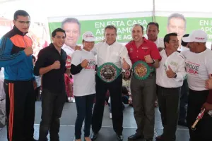 Héctor Sulaimán cierra campaña con campeones de boxeo