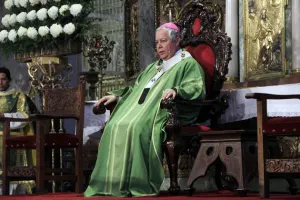 Arzobispo justifica que atención en sector salud sea insuficiente