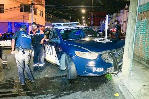 Persecución policial deja una oficial lesionada y dos patrullas chocadas