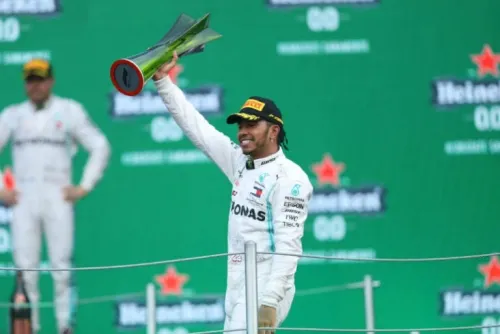 Lewis Hamilton gana GP de México, pero debe esperar por sexto título