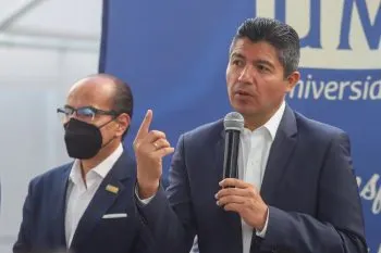 Analizará Eduardo Rivera instalación ­de ambulantes en la Feria de Puebla