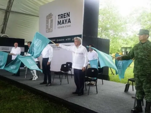López Obrador completa en Palenque banderazos de Tren Maya