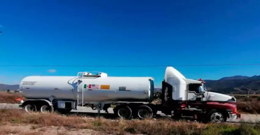 Aseguran 2 camiones con huachicol en Hidalgo