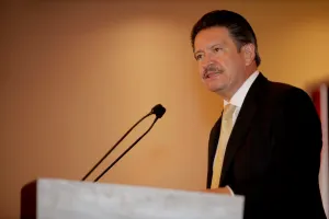 Pura estrategia ofrecimiento de AMLO a CNTE: Navarrete