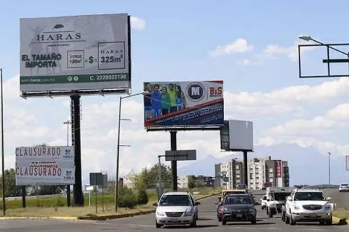 Otorgar a Ayuntamientos facultad de regular los espectaculares invade competencia estatal: SGG