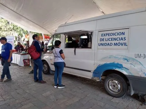 Unidades móviles facilitan expedición de licencias en San Martín Texmelucan