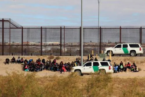 Más de 400 migrantes logran cruzar frontera por Texas