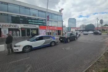 Catea Fiscalía de Puebla inmueble en avenida Juárez por presunto fraude de financiera automotriz