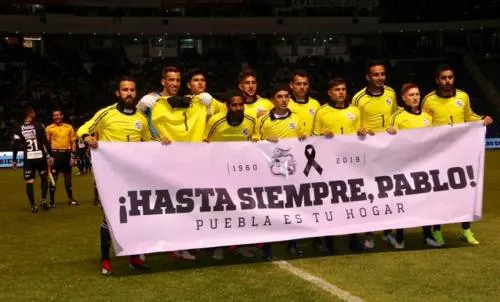 Directiva y afición del Puebla rinden homenaje a Pablo Larios