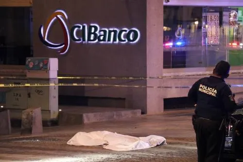 Hombre asesinado en la Avenida Juárez, tenia órdenes de aprehensión