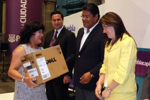 Ayuntamiento entrega equipamiento para aulas de medios en preescolares