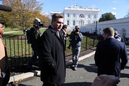 Casa Blanca confirma que devolverá acreditación a periodista de CNN