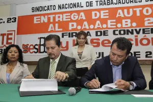 Firman BUAP y SNTE convenio de becas para maestros