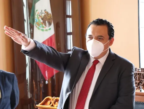 Nuevo edil de Tehuacán elimina monumento al mole de caderas por considerarlo una figura satánica