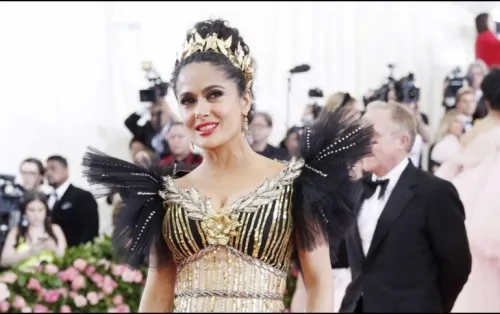 Salma Hayek presume cuerpazo un día antes de cumplir 53 años