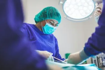 Destaca Claudia Sheinbaum incremento de cirugías y consultas de especialidad en IMSS, IMSS Bienestar e ISSSTE en 2025