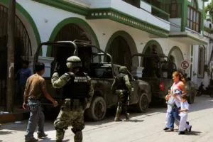 Investigan a 16 comisarios que habría facilitado ocupación armada de Chilapa