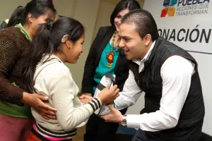 SEDIF y beneficencia pública entregan 72 auxiliares auditivos