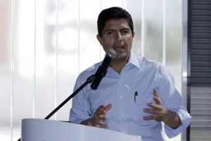 Pese a que gobierno no ha solicitado nuevos permisos, Rivera a favor del Teleférico