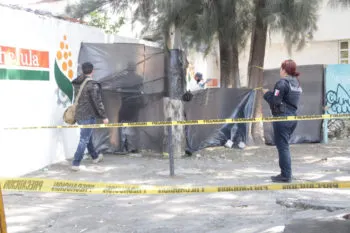 Encuentran a un hombre muerto con un balazo en la cabeza, en la colonia Popular Coatepec