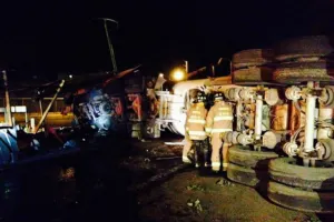 Pipa de Gas Nieto sufre volcadura sobre la México-Toluca