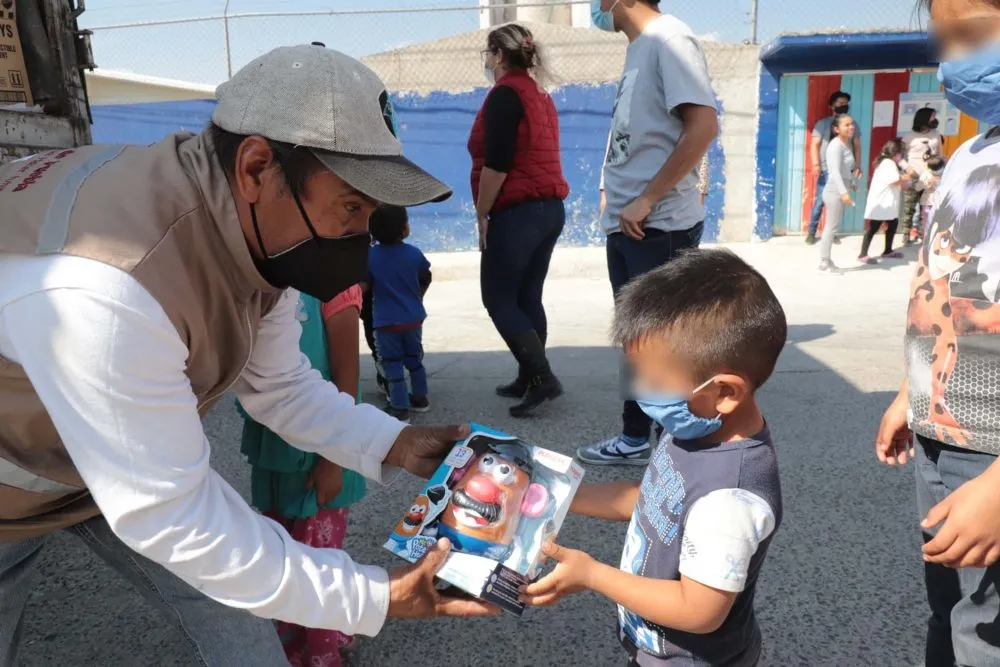 Con entrega de juguetes, SEDIF genera sonrisas y diversión en niñas y niños