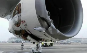 Sufre avión de Iron Maiden accidente en pista de aterrizaje en Chile