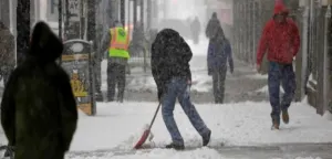 Primera nevada fuerte afecta centro norte de EU