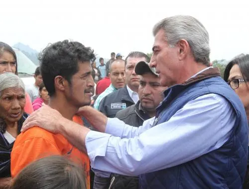 Gali visita y refrenda su apoyo a las víctimas de la explosión en Chilchotla