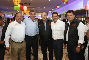 Convive Tony Gali con SNTE 23 en reunión anual
