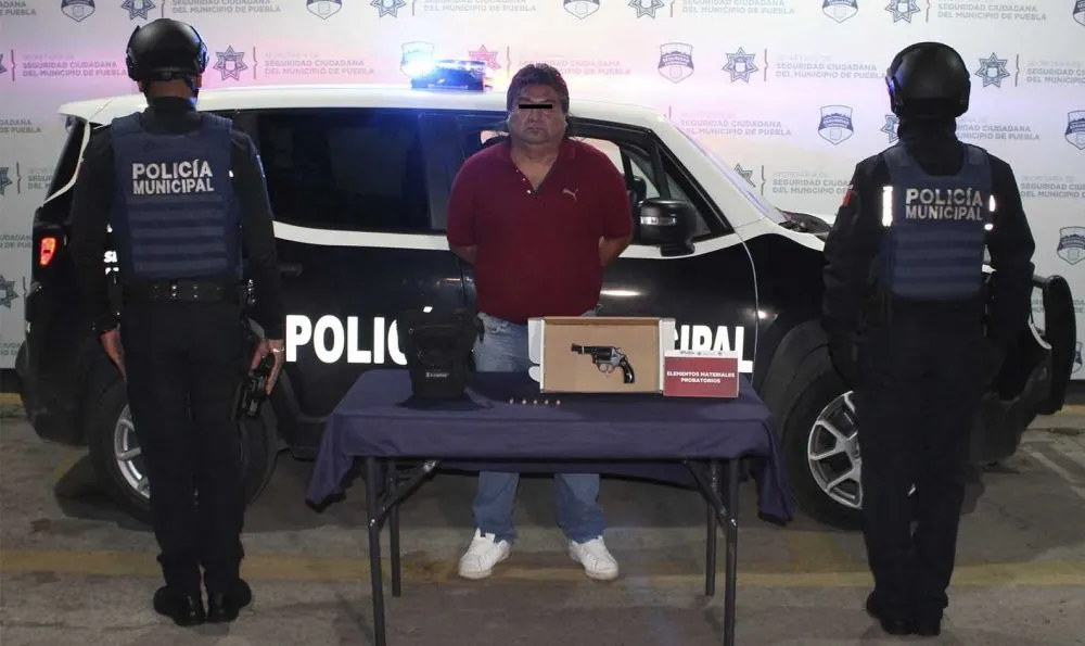 Detuvo Policía Municipal de Puebla a hombre por portación ilegal de arma de fuego