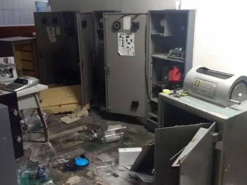 Roban más de 2 mdp en oficina de CFE y matan a 3 personas
