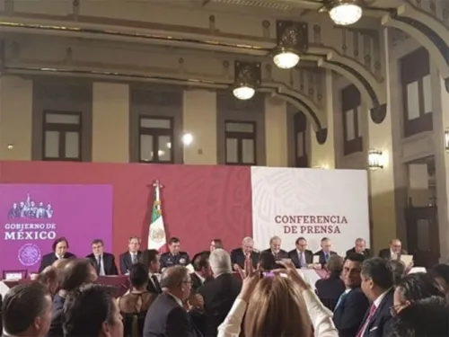 Empresarios llegan a Palacio Nacional para cena con López Obrador