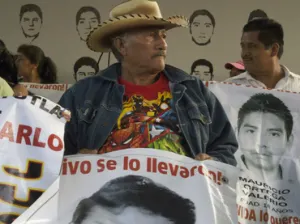 Padres de los 43 pedirán unidad de investigación
