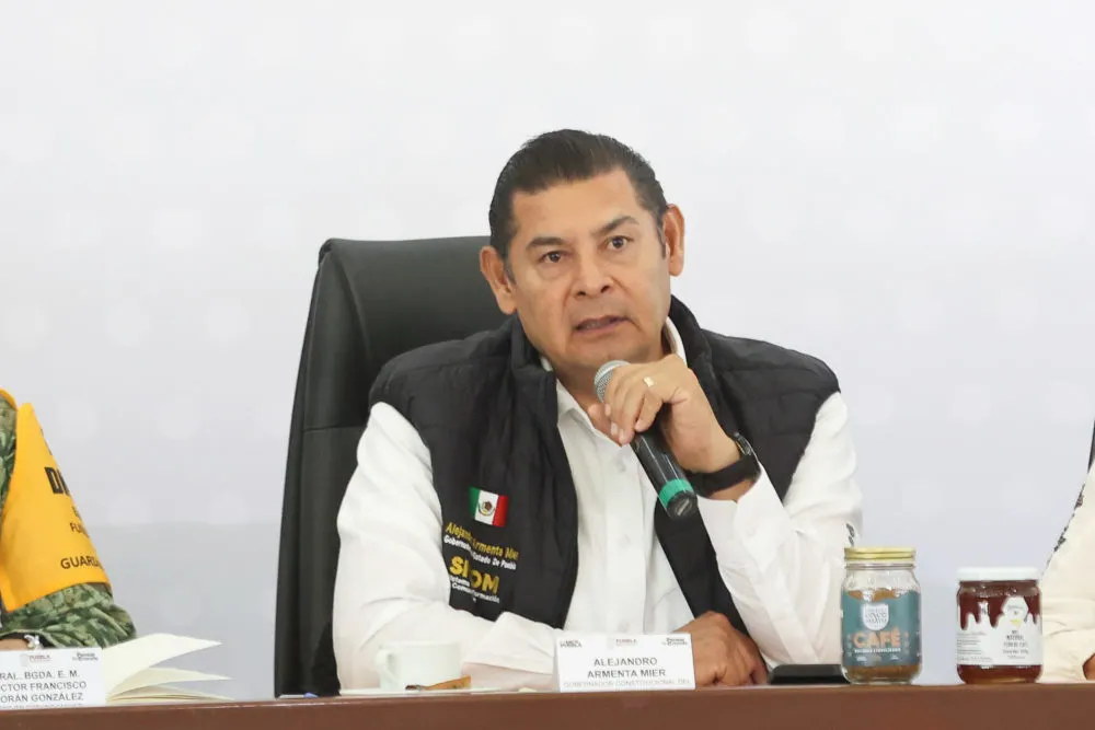 Armenta prioriza reapertura de carreteras y envío de ayuda a municipios afectados por lluvias en la Sierra Norte