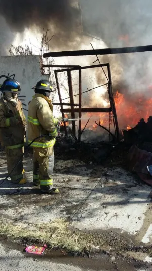 Controlan incendio en Lomas de San Miguel