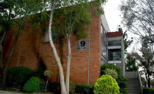 Atan el cadáver de una mujer a caseta de teléfono dentro de la UNAM