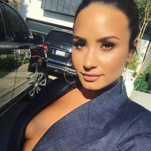 Demi Lovato ofrecerá terapia psicológica a sus fans