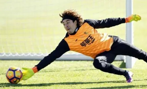 Granada y Memo Ochoa, cerca del descenso