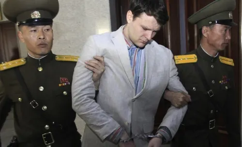 Norcorea pidió 2 mdd a EEUU por liberar a estudiante que robó propaganda