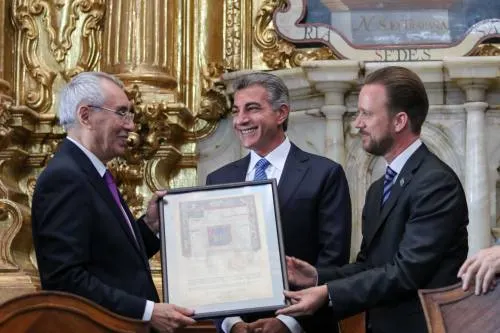 Gali y Banck reconocen trayectoria de Luis Fernando  Aguilar