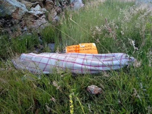 Encuentran cuerpo envuelto en una cobija en la entrada de Haras del Bosque 
