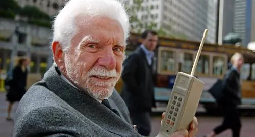 Así fue la primera llamada por celular 45 años atrás
